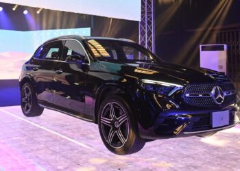 เมอร์เซเดส-เบนซ์เปิดตัว “The new GLC” ประเดิมส่ง GLC 350 e 4MATIC AMG Dynamic เขย่าตลาดปลั๊กอินไฮบริดด้วยเอสยูวีระดับลักชั่วรี่ ขับขี่ไฟฟ้าได้ไกล 120 กิโลเมตร ราคา 4,180,000 บาท