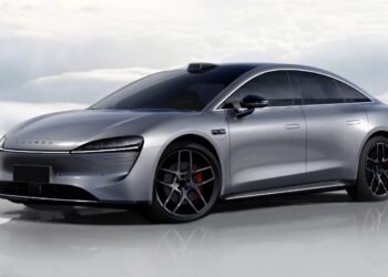 HUAWEI LUXEED รถยนต์ไฟฟ้ารุ่นแรกของบริษัท จะเปิดตัวในไตรมาสนี้ มาพร้อม HarmonyOS 4