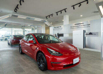Tesla Center ศูนย์บริการ Tesla แห่งแรกในประเทศไทยเปิดให้บริการแล้ว เป็นทั้งโชว์รูม  ศูนย์ซ่อมรถ และสถานที่ส่งมอบรถ