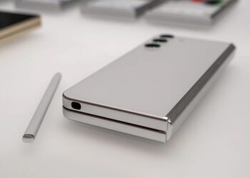 ชมต้นแบบ Samsung Galaxy Z Fold5 ที่มีช่องเก็บปากกา S Pen ในตัว ก่อนถูกตัดออกไป