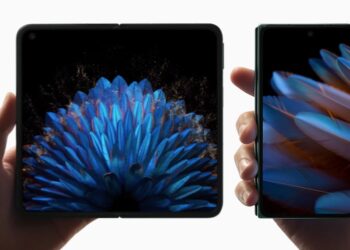 OPPO Find N3 จะมีขนาดหน้าจอใหญ่ขึ้นเป็น 6.31 นิ้ว จอหลักด้านใน 7.82 นิ้ว มีความหนาแน่นของพิกเซลสูงกว่าสมาร์ทโฟนจอพับได้รุ่นอื่นๆ ในตลาด