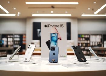 COM7 เผยกระแส iPhone 15 ซีรีส์สุดว้าว iPhone 15 Pro Max ความจุ 256 GB และ 512 GB สีไทเทเนียมธรรมชาติ กวาดความนิยม ยอดจองทำสถิติใหม่