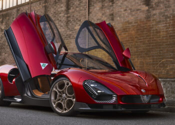Alfa Romeo 33 Stradale ตำนานจากยุค 60s คืนชีพอีกครั้ง ขับเคลื่อนด้วยไฟฟ้า แต่มีเวอร์ชันเครื่องยนต์ V6 ให้เลือกด้วย