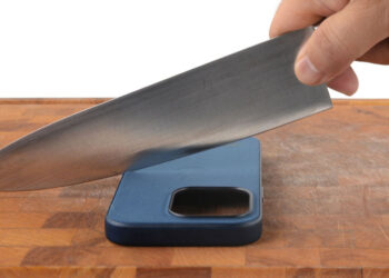 ผ่าพิสูจน์ FineWoven เคสใหม่สำหรับ iPhone 15 พบถักถอด้วยเส้นใยระดับไฮเอนด์ คุณภาพเทียบเสื้อแจ็คเก็ต Patagonia