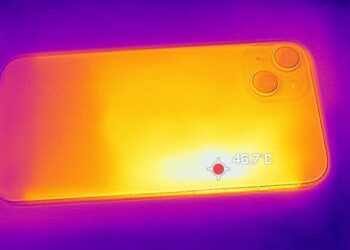 ปัญหาความร้อนใน iPhone 15 เริ่มกระจายเป็นวงกว้าง บางคนวัดได้ 46.7 องศาเซลเซียส