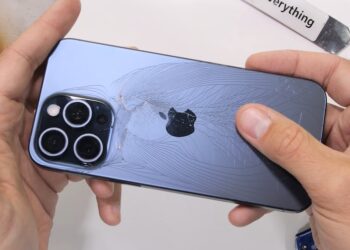 กระจกด้านหลังของ iPhone 15 Pro Max แตกได้ง่ายมาก จากการทดสอบความทนทานโดย JerryRigEverything