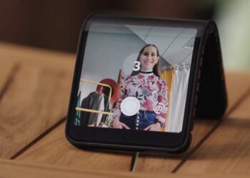 Motorola แชร์คอนเซ็ปต์สมาร์ทโฟน ที่สามารถดัดให้โค้งงอได้ (ชมคลิป!!)