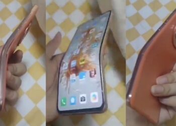 HUAWEI Mate 50 ถูกพับจนงอ แต่ยังคงใช้งานได้ปกติ