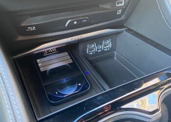 ปัญหาการชาร์จไร้สาย iPhone 15 Series ในรถยนต์ยังไม่จบ ล่าสุดเกิดกับรถยนต์ของ GM