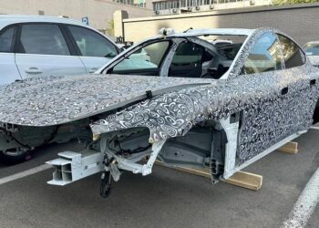 ภาพถ่าย Spy Shot รถไฟฟ้าของ Xiaomi เผยดีไซน์ตัวถัง ทั้งภายนอกและภายใน