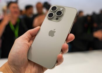 วิธีทำความสะอาด iPhone 15 Pro อะไรควรทำ ไม่ควรทำ กับกรอบไทเทเนียมใหม่