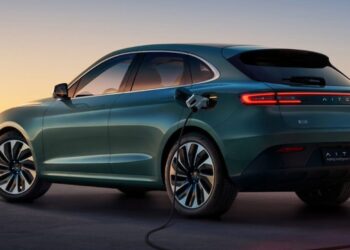HUAWEI จับมือกับ JAC เพื่อสร้างรถไฟฟ้า Smart EV ระดับหรู
