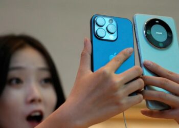 iPhone 15 Pro Max แซงหน้า Mate 60 Pro เป็นสมาร์ตโฟนขายดีที่สุดในจีน