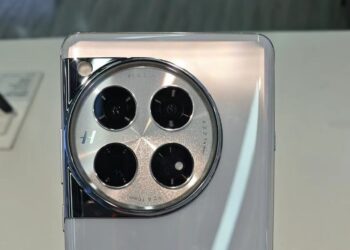 ภาพหลุดเครื่องจริงของ OnePlus 12 เผยให้เห็นสเปกหลักที่สำคัญ ก่อนเปิดตัววันที่ 5 ธันวาคมนี้