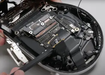 iFixit จัดการชำแหละ Apple Vision Pro ให้ชมแล้ว พบเป็นงานประกอบที่ซับซ้อนที่สุดของ Apple (ชมคลิป!!)