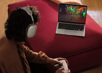 MacBook Air รุ่นชิป M3 ช้ากว่า MacBook Pro ราว 33% และ CPU มีอุณหภูมิสูงสุด 114 องศาเซลเซียส