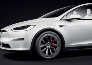 Tesla Model S และ Model X จะได้รับการอัปเกรดด้วยระบบไฟ RGB Ambient Light และ Bumper Camera