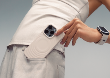 Essentials เคสสมาร์ตโฟนรุ่นใหม่สะท้อนความเรียบหรูจาก CASETiFY รังสรรค์ขึ้นจากหัวใจแห่งความมินิมอล  ออกแบบมาเพื่อยกระดับอุปกรณ์เทคโนโลยีให้มีสไตล์ในทุก ๆ วัน