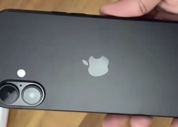 เผยโฉม iPhone 16 สีดำ มาพร้อมกล้องหลังแบบคู่ วางในแนวตั้ง