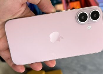 ภาพหลุด iPhone 16 เครื่องดัมมี่ ยืนยันดีไซน์กล้องหลังใหม่