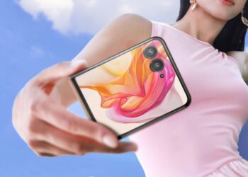 Moto Razr 50 Ultra เปิดตัวแล้ว ใช้ชิป Snapdragon 8s Gen 3 มาพร้อม Razr 50 ที่มีชิป Dimensity 7300X