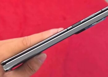 HUAWEI Mate XT มีภาพหลุดออกมาแล้ว เผยขอบด้านข้างมีความบางใกล้เคียงกับมือถือจอพับได้ในปัจจุบัน