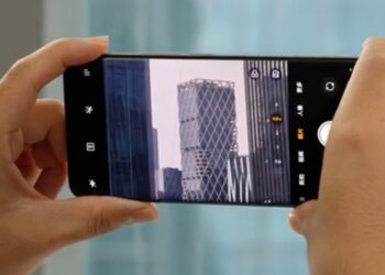 ผู้บริหารของ realme อวดสมาร์ทโฟนที่กำลังพัฒนา มีปุ่มคล้าย Camera Control ของ Apple