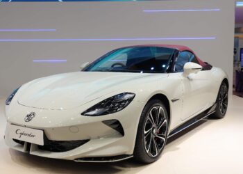 MG นำ NEW MG IM6 พวงมาลัยขวาโชว์ตัวจริงครั้งแรกในโลก พร้อมยกขบวนยนตรกรรมครบทุกรุ่นเข้างาน Motor Expo 2024