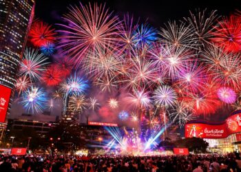 ทรู คอร์ปอเรชั่นเผยเคานต์ดาวน์ไทยสู่ปีมะเส็งสุดคึก ยอดดาต้ามือถือไอคอนสยามพุ่งกว่า 200% เฟซบุ๊กครองแชมป์อันดับ 1 ใช้งานพุ่งข้ามปี