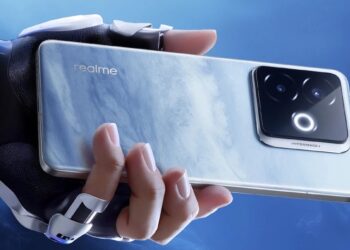 realme GT 7 Pro Racing Edition จะเปิดตัวในวันที่ 13 กุมภาพันธ์นี้ มาในสีน้ำเงินเข้มของดาวเนปจูน