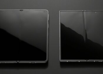 OPPO Find N5 ถูกเผยโฉมครั้งแรก พร้อมเทียบคู่แข่งที่ยังเห็นรอยพับบนหน้าจอ