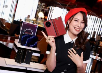 HUAWEI Mate XT Ultimate Design x True เผยโฉมสมาร์ทโฟนสุดล้ำนวัตกรรมจอพับ 3 ทบแรกของโลก บนเครือข่ายที่ดีที่สุดจากทรู