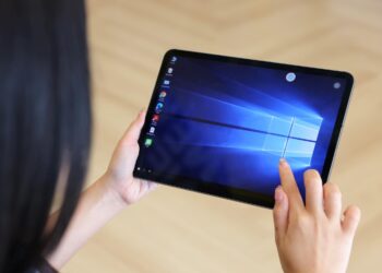 AIS Cloud PC เปลี่ยนแท็บเล็ตให้เป็นคอมพิวเตอร์ ขยายการใช้งานใน 10 ประเทศแถบเอเชียทั้ง สิงคโปร์และญี่ปุ่น เริ่ม 299 บาทต่อเดือนเก็บข้อมูล 500 GB 