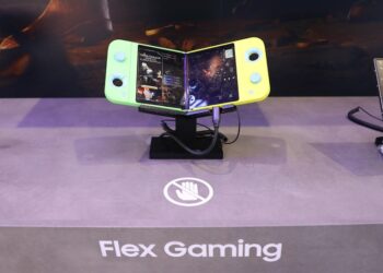 Samsung เผยต้นแบบเครื่องเล่นเกมพกพา Flex Gaming เด่นที่จอแสดงผลแบบพับได้