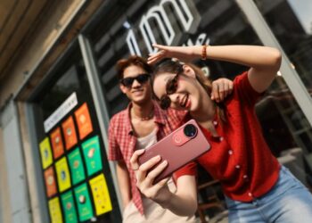 vivo บุกย่านพระนครโชว์ศักยภาพเลนส์ ZEISS บน vivo V50 ถ่ายพอร์ตเทรตระดับโปรกับกิจกรรม ‘Bangkok City Snap’