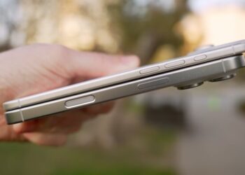 เทียบความบาง iPhone 17 Air กับ iPhone 16 Pro พร้อมสำรวจดีไซน์ iPhone 17 Series ทุกรุ่นอย่างใกล้ชิด