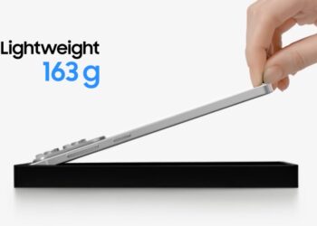 โฆษณา Samsung Galaxy S25 Edge เน้นให้เห็นน้ำหนักที่เบากว่า iPhone 16 Pro