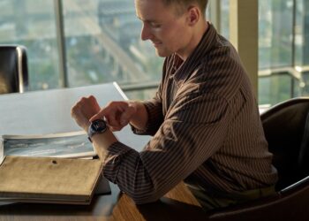 ตรวจสุขภาพได้ทุกที่ ทุกเวลา ด้วยปลายนิ้วด้วย HUAWEI WATCH 5 กับฟีเจอร์ Health Glance ตรวจวัดค่าสำคัญของร่างกายแบบเรียลไทม์