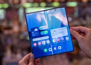 YouTuber ทดสอบพับ Galaxy Z Fold 7 ด้วยมือ 200,000 ครั้ง เพื่อดูว่าจะทนทานในการใช้งานจริงหรือไม่