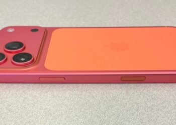 เจ้าของ iPhone 17 Pro Max สีส้ม Cosmic Orange บางราย พบว่าตัวเครื่องเปลี่ยนเป็นสีชมพู Rose Gold