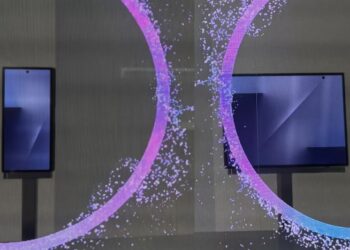 Samsung เผยโฉมสมาร์ทโฟนจอพับได้แบบ 3 ทบ