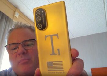 Trump Mobile T1 Phone เปลี่ยนดีไซน์และสเปกอีกครั้ง แต่ยังไม่พร้อมวางจำหน่าย