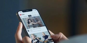 YouTube บล็อกการเล่นวิดีโอในพื้นหลังบนเบราว์เซอร์ จากผู้ใช้งานฟรี