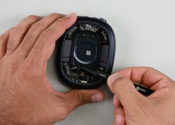 AirPods Max 2 ถูกรื้อส่วนประกอบให้ชมแล้ว โดยทีมงานมืออาชีพของ iFixit