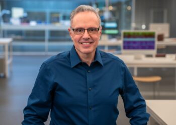 Johny Srouji ได้รับการแต่งตั้งให้ดำรงตำแหน่งประธานเจ้าหน้าที่ฝ่ายฮาร์ดแวร์ของ Apple