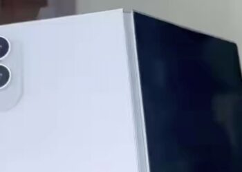 สำรวจดีไซน์ Samsung Galaxy Z Fold8 Wide จากเครื่องดัมมี่ (ชมคลิป!!)