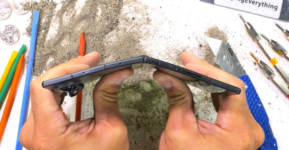 Samsung Galaxy Z Fold8 ถูกทดสอบความทนทาน และชำแหละเครื่องให้ดูภายในทั้งหมด