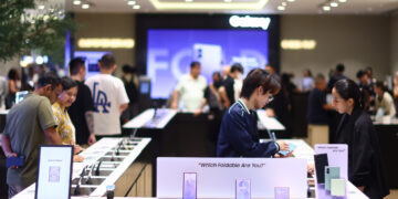 Samsung Galaxy Z8 Series ทุบสถิติยอดพรีออร์เดอร์สมาร์ทโฟนจอพับสูงสุดเป็นประวัติการณ์ในภูมิภาคเอเชียตะวันออกเฉียงใต้และโอเชียเนีย